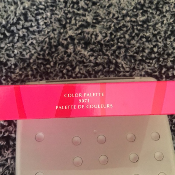 New XL Mary Kay Customizable Compact - Picture 5 of 5